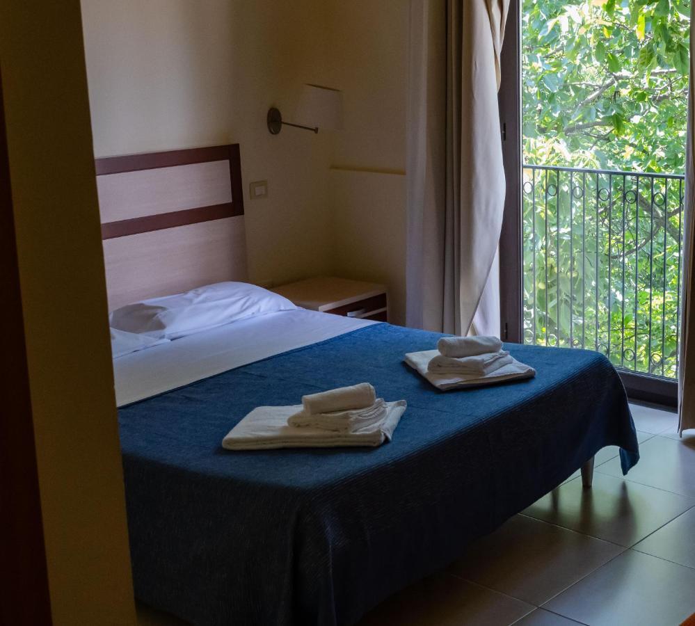 Hotel Milomax Bagian luar foto