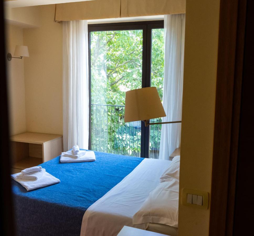 Hotel Milomax Bagian luar foto
