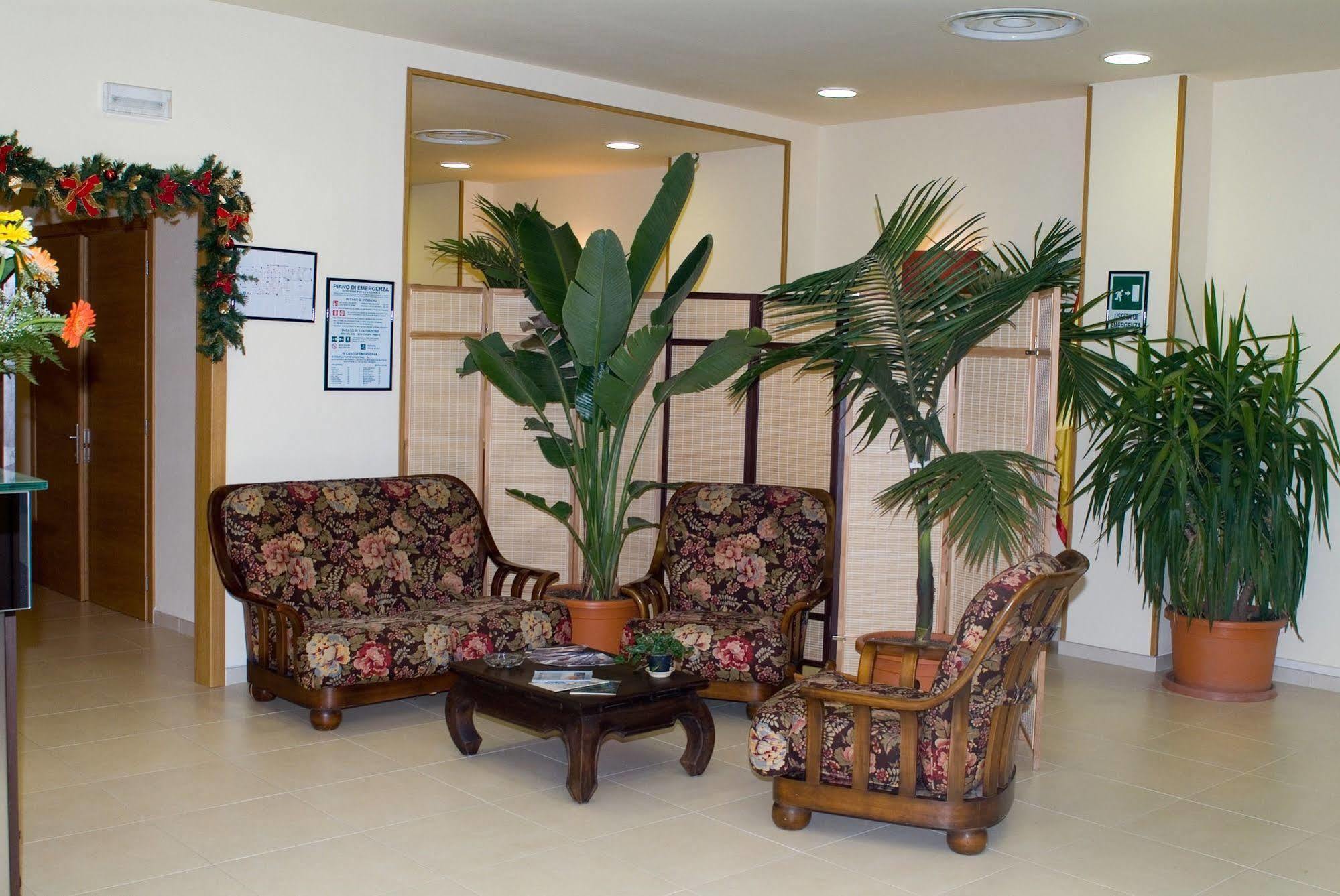 Hotel Milomax Bagian luar foto