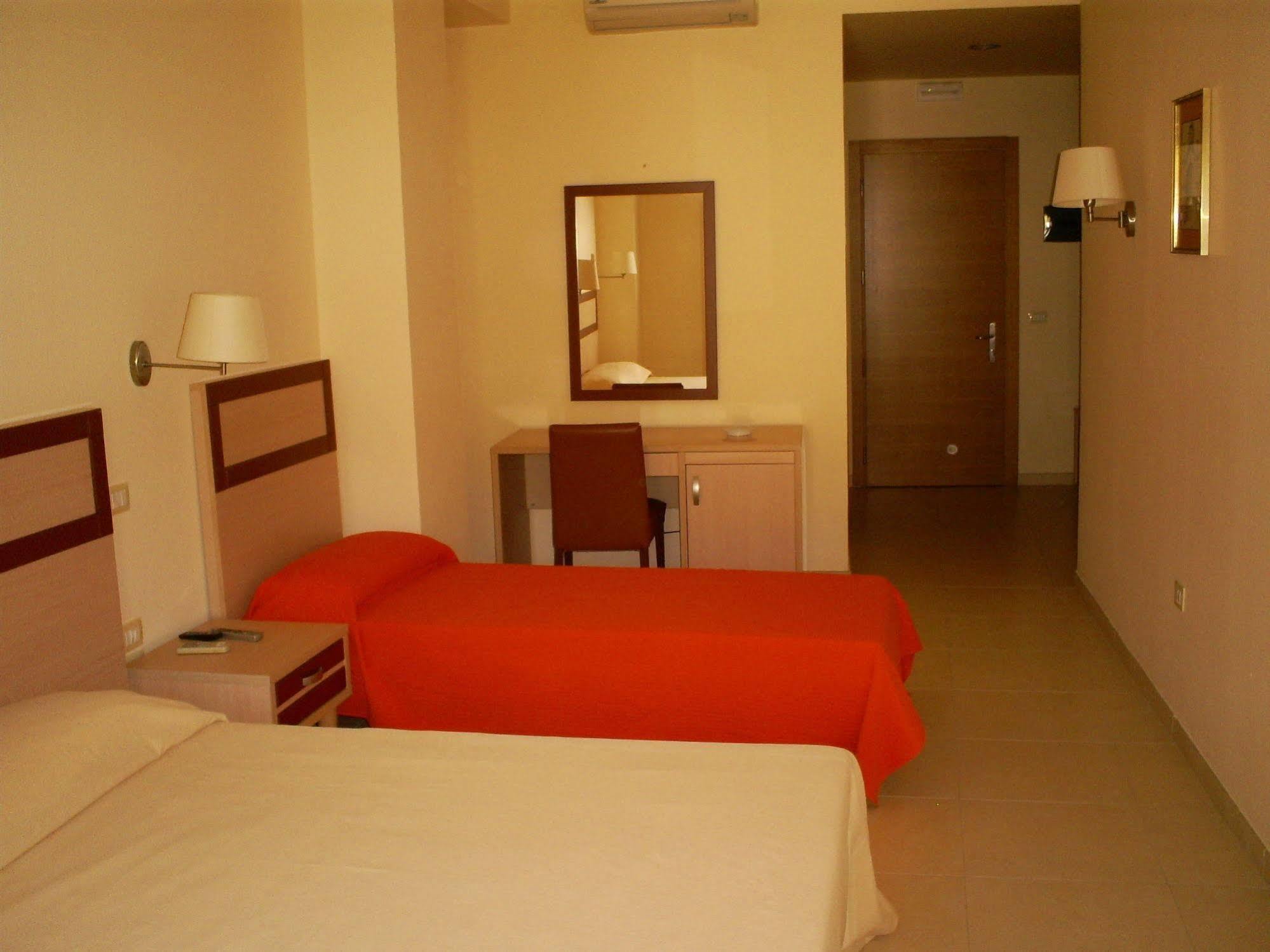 Hotel Milomax Bagian luar foto