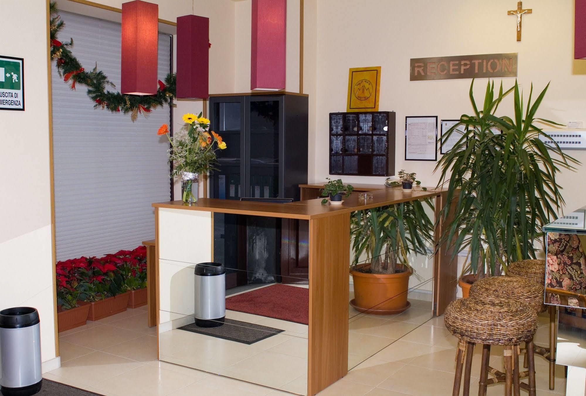 Hotel Milomax Bagian luar foto